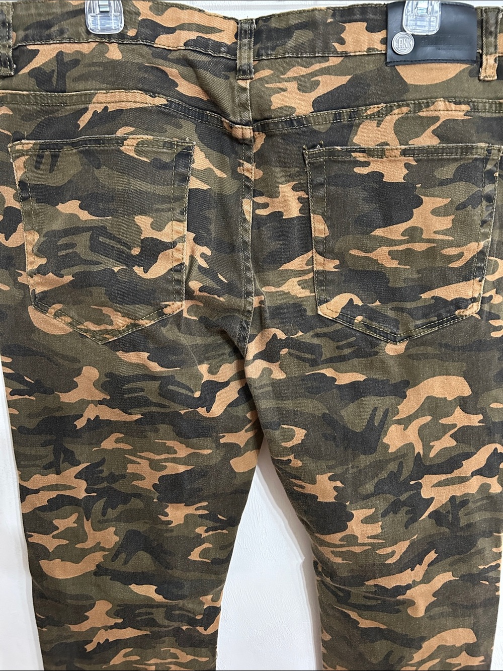 Argonaut Nation Men’s Camouflage Distressed Cargo Jeans 42/32 - Picture 6 of 9